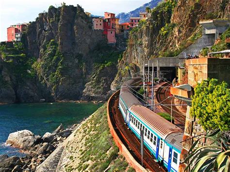 Manarola Train Station (Cinque Terre) Guide | ItaliaRail