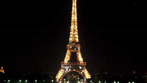 The Eiffel tower lights up - YouTube