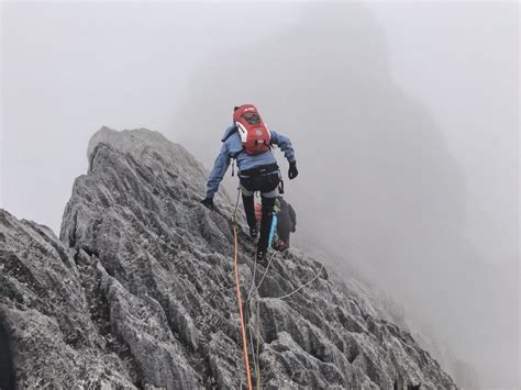 Climbing Puncak Jaya (Carstensz Pyramid): My Experience – Man vs Clock