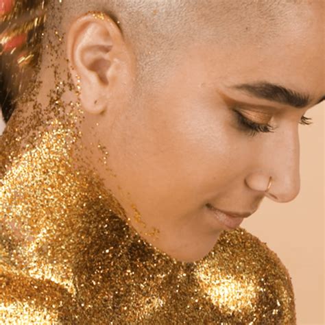 5 Glittery Makeup Looks To Try Right Now