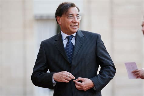 Lakshmi Mittal : Mittal Family Lakshmi Mittal Helps Brother Pramod Pay ...