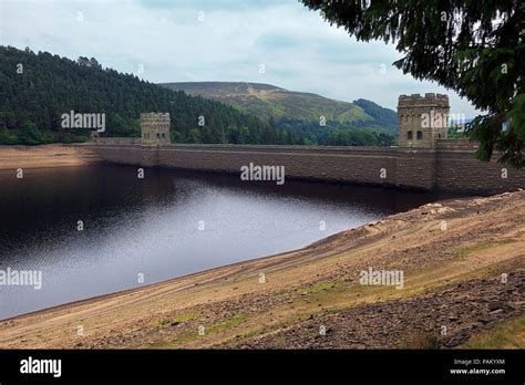 Howden reservoir dam hi-res stock photography and images - Alamy