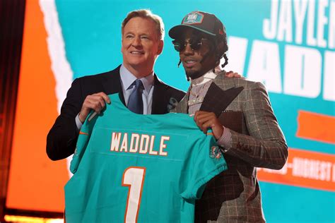 Jaylen Waddle is officially a Miami Dolphins, well that was fast!