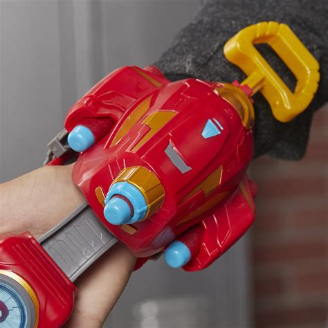 Nerf Marvel Avengers Iron Man Repulsor Blast Gauntlet Dart Launching ...