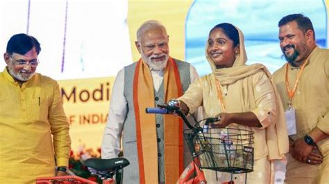 Beneficiaries of various central schemes in Lakshadweep share success stories with PM Modi ...