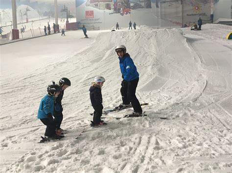 Kids Ski lessons At Snow Centre, Hemel Hempstead - Wander Mum