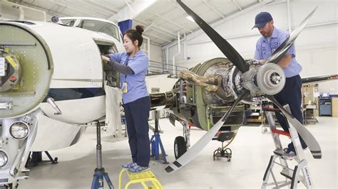 Industry wrestles with shortage of aircraft mechanics | Wichita Eagle