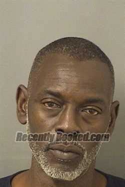 Recent Booking / Mugshot for TRACY LEON MAXWELL in Palm Beach County, Florida