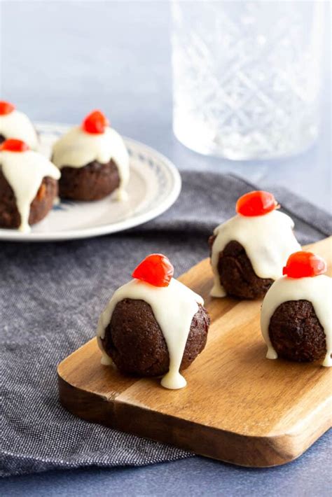 Super Cute Mini Christmas Puddings | Wandercooks