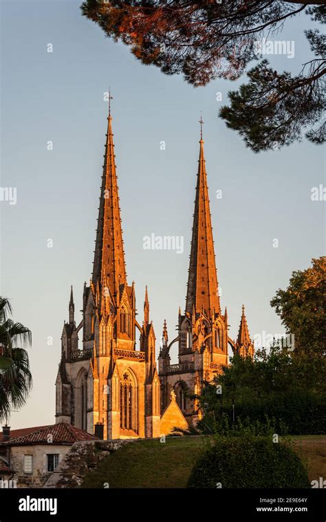 Bayonne cathedral hi-res stock photography and images - Alamy