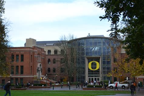 File:Lillis Complex (University of Oregon).jpg - Wikimedia Commons