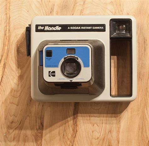 Kodak Polaroid Handle Camera | Vintage cameras photography, Classic camera, Kodak camera