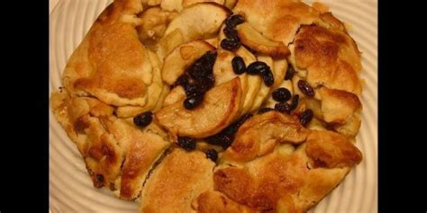 Cooking Off the Cuff: A Free-Form Apple Pie With French Flavors | HuffPost