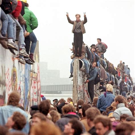 25 Photos For 25 Years: The Fall Of The Berlin Wall - The All My Faves Blog