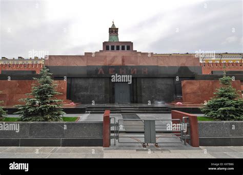 Lenin tomb russia hi-res stock photography and images - Alamy