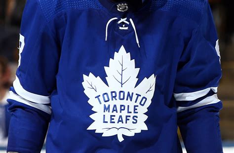 Toronto Maple Leafs: New Reverse Retro jersey misses the mark