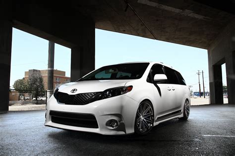 Custom 2018 Toyota Sienna | Images, Mods, Photos, Upgrades — CARiD.com ...