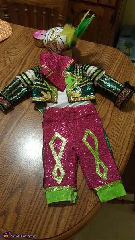 Jason Kelce Mummer's Fan Costume | DIY Costumes Under $65 - Photo 4/4