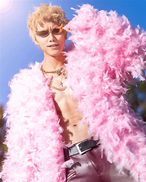 Donquixote Doflamingo Cosplay : r/OnePiece