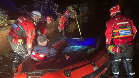 Elderly residents and pets saved from rising floodwater at Somerset caravan park | ITV News West ...