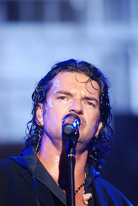 Ricardo Arjona - Celebrity biography, zodiac sign and famous quotes