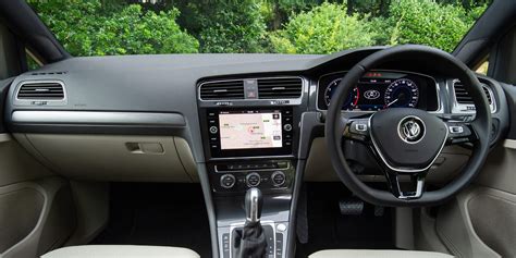 Volkswagen Golf (2013-2019) Interior & Infotainment | carwow