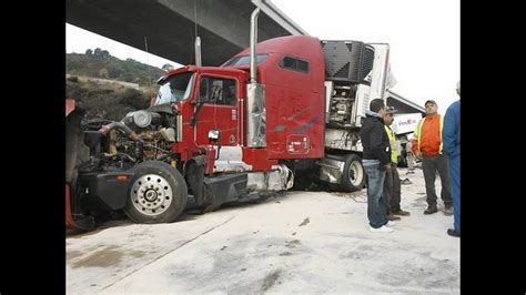 CRAZY Truck Crashes, Truck Accidents compilation, Semi Truck Wrecks - YouTube