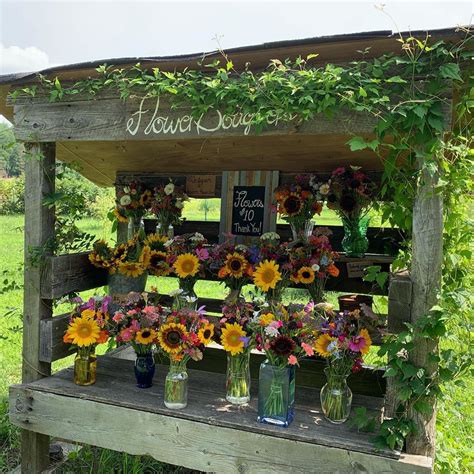deedee's_flowerstand on Instagram: "Lots of happy bouquets today! #flower_daily #slowflowers # ...