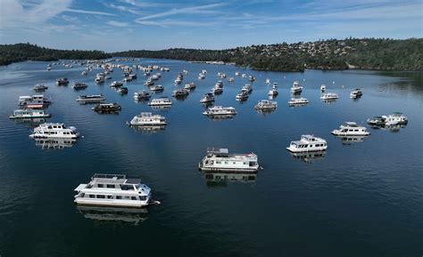 Photos show dramatic difference in water levels at Lake Oroville from ...