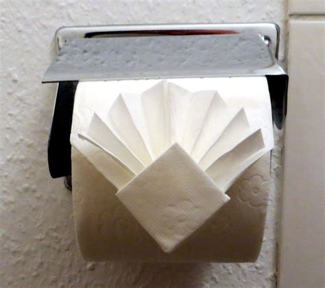 Toilet paper diamond & fan fold | AllAboutLean.com