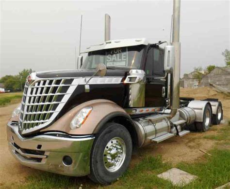 International Lonestar Tandem Axle Day Cab Semi Truck - Looks Sharp (2013) : Daycab Semi Trucks