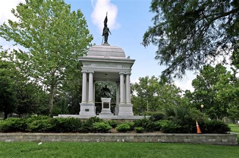 Moving Confederate monuments from park space gains backing in Jacksonville, poll finds