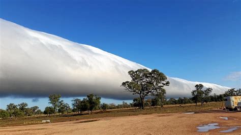 The Morning Glory cloud. A phenomenon where a really huge line of cloud ...