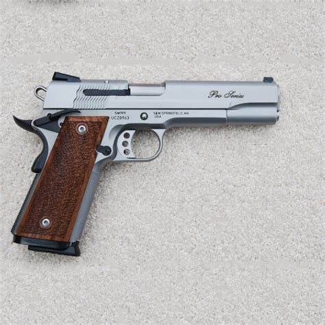 SMITH & WESSON 1911 PRO SERIES 9 mm | Shooters Choice 2014