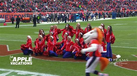 Denver Broncos Cheerleaders perform during Week 6