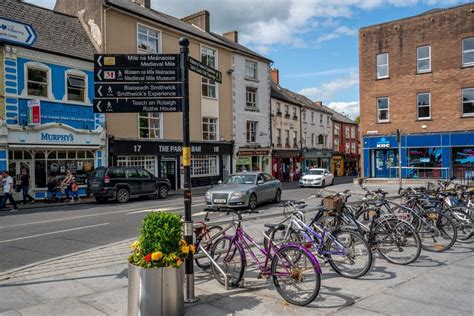 15 Adorable Small Towns in Ireland (+ Map!) - Our Escape Clause