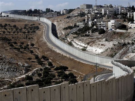 Israeli policewoman protected by Palestinians as settlers throw rocks ...