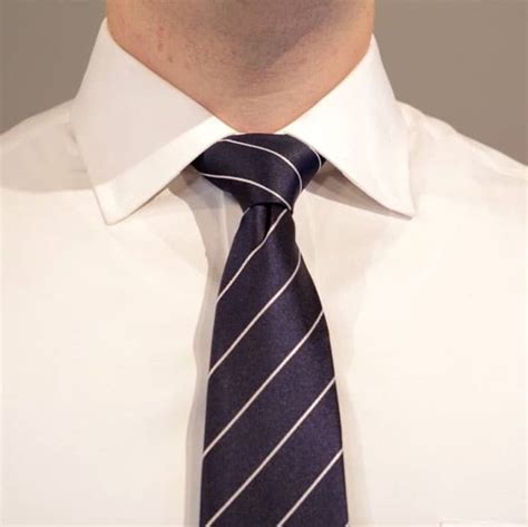 How to Tie a Half Windsor Knot - The Modest Man