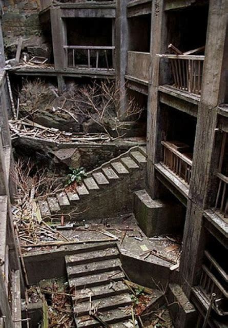 H.I.A.T. - Hey, I abandoned that!: Hashima Island, Japan`s Abandoned City