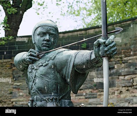 GB NOTTINGHAMSHIRE NOTTINGHAM ROBIN HOOD STATUE Stock Photo - Alamy