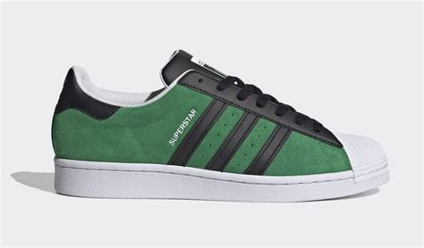 adidas выпустила Superstar в синем, красном и зеленом цвете