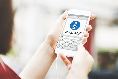 The 7 Best Professional Voicemail Greetings (+ Example Scripts)