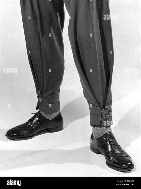 Clothing fashion 1954 hi-res stock photography and images - Alamy