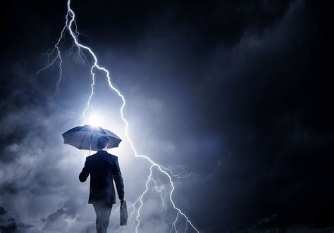 Thunderstorm Safety Tips for Renters | OhMyApartment :: ApartmentRatings