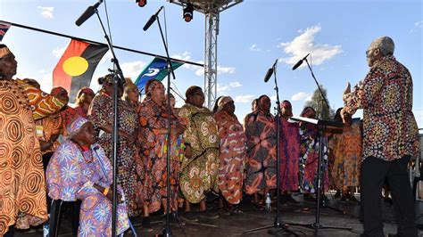 Photos: Indigenous celebrations at Australia’s Uluru after climbers banned - world-news - photos ...