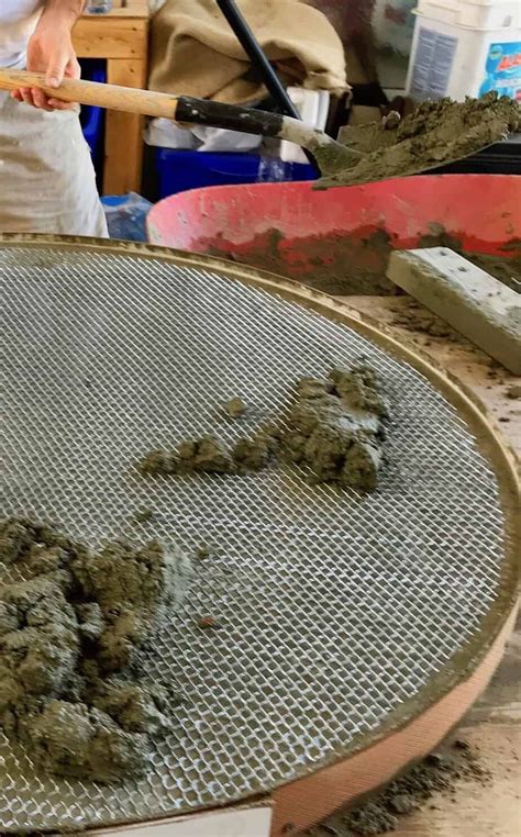 How To Make A Round Concrete Table Top | Concrete table top, Concrete table, Diy patio table