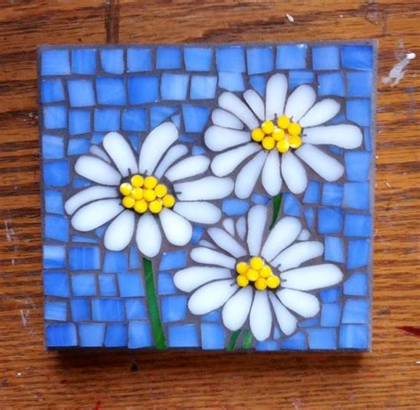Stained glass mosaic flowers (daisies) by Cathy Garner. | Mosaic art projects, Mosaic tile art ...