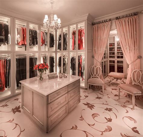 15 Elegant Luxury Walk-In Closet Ideas To Store Your Clothes In That ...