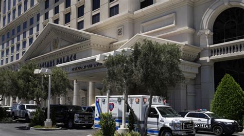 Hostage Freed After Hourslong Standoff at Las Vegas Strip Resort Room, Police Say | NTD