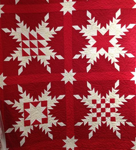 Feathered Star fixed | Holiday quilts, Christmas quilts, Star quilt ...